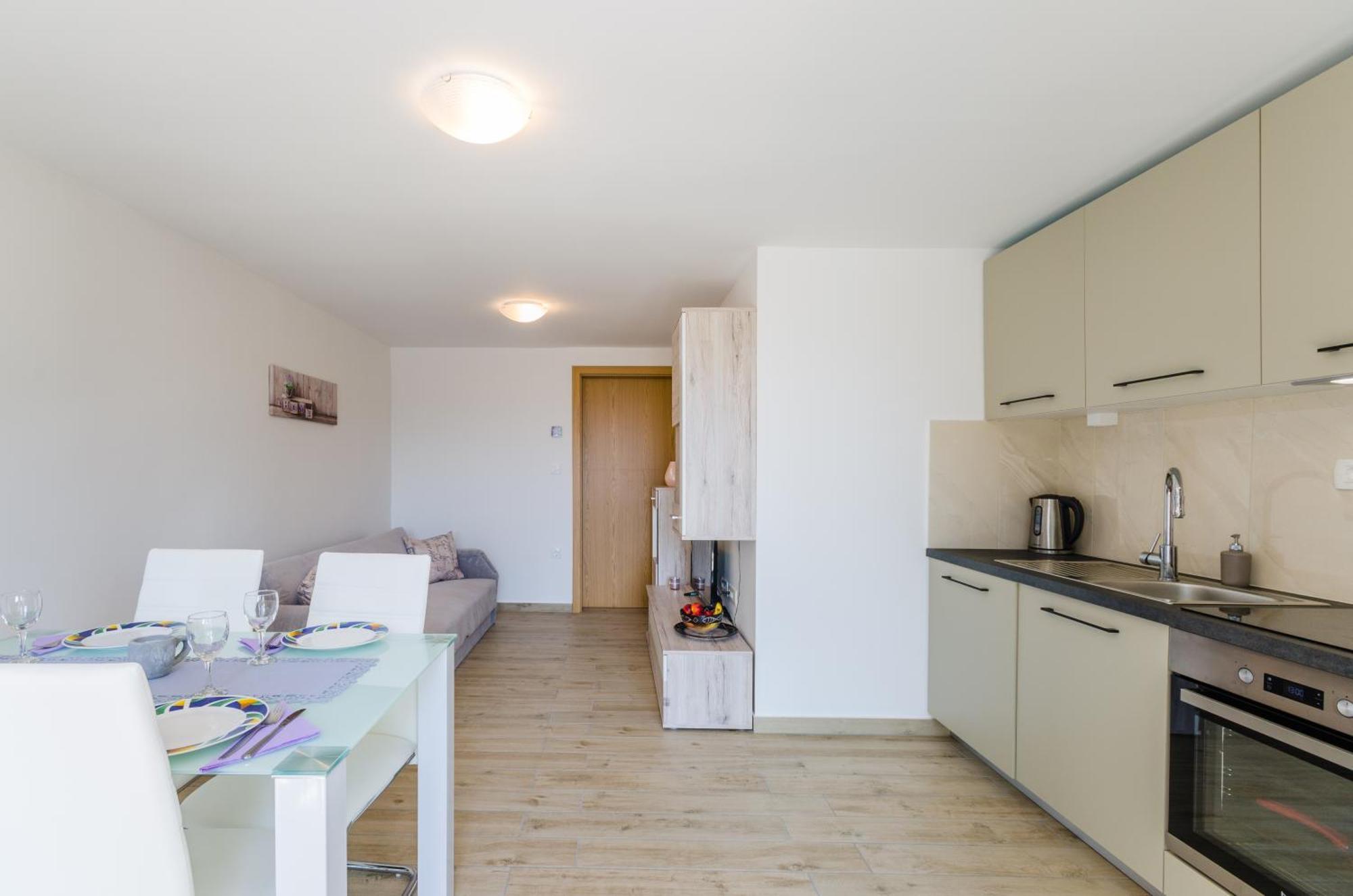 Leng Appartement Dramalj Buitenkant foto
